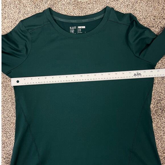 5.11 Tactical Womens L Athleisure Outdoors Tactical Performance Thumbhole Top - Picture 7 of 9